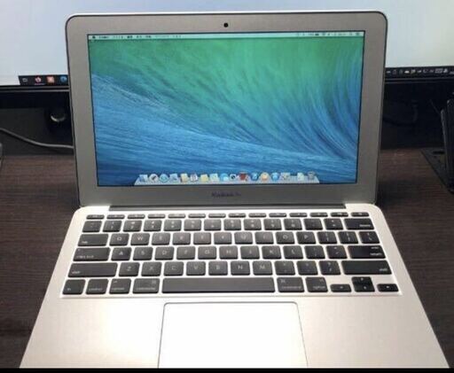 【Apple Mac　Book　Air】 １３インチモデル　作る！遊ぶ！持ち歩く！驚くほど薄くて早い！Macの入門機に・・・