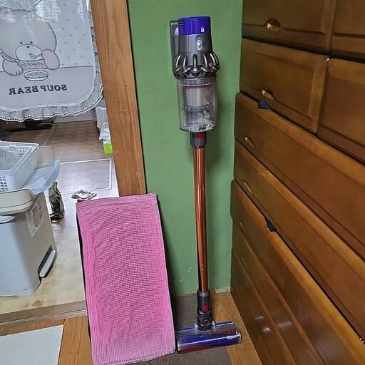 超お買得品‼️‼️‼️ダイソン　dyson  掃除機　スタンド付き　掃除機　お譲りします