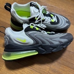 取引中……NIKE AIR MAX270、スニーカー