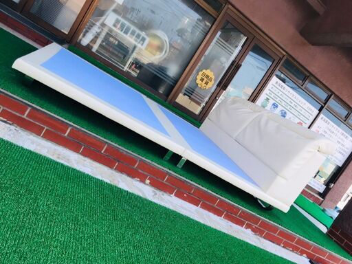 クイーンサイズ ベッド ネプトゥーノ モダンデザインローベッド