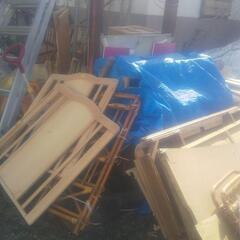 サッシ(ガラス破損)など 部材、廃材