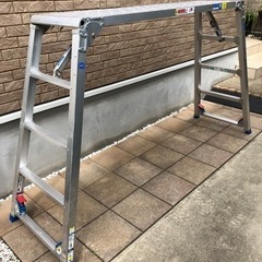 成約済（使用わずか）大型アルミ製伸縮脚付足場台、脚立 アルインコ