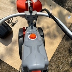 取引中です。充電式草刈り機