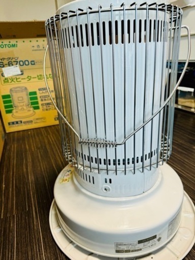 2020年製 トヨトミ KS-6700 石油ストーブ 石油ストーブの新色登場。グレージュ、グレー、ホワイト、ブラックの4