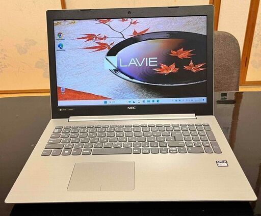 NEC LAVIE 薄型 2コア SSD 美品です！