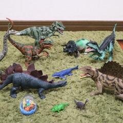 恐竜　おもちゃセット