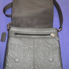 COACH メッセンジャーバッグ チャールズスモール エンボス加工 F72220