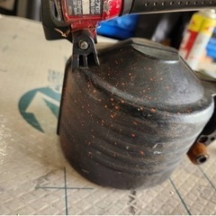 高圧　マキタ65ｍｍ　釘打ち機AN610H　所々塗料の付着有り　動作確認済