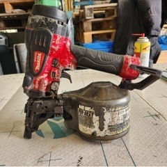 高圧　マキタ65ｍｍ　釘打ち機AN610H　所々塗料の付着有り　動作確認済