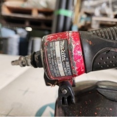 高圧　マキタ65ｍｍ　釘打ち機AN610H　所々塗料の付着有り　動作確認済