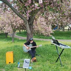 公園や河原などの野外、たまに小さなライブハウスでゆる〜いセ…