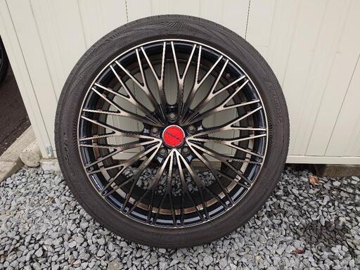 車のパーツ タイヤ、ホイール