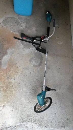 マキタ充電式草刈機　型番MUR185UDRG