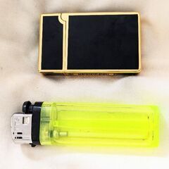 美品  VICTORY ガスライター　ゴールド＆ブラック　オニキス 骨董品レベル　蓋を開ける時のキーンという音が最高です。 いかなるネットで調べても同品はまず出てこないと思います。