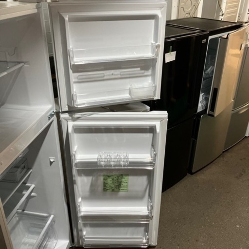 ロ2404-699 ノンフロン冷凍冷蔵庫 YRZ-F23H1 2022年製 236L 2ドア 右  