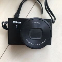 NIKON J4