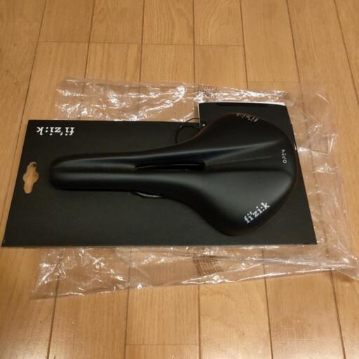 fizik フィジーク ANTARES R5 OPEN S-Alloyレール for カメレオン ブラック ラージ