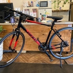 【GIANT CROSTAR前後タイヤ新品！】アルミフレーム　2×8速　700×28cクロスバイク　ブラック×レッド