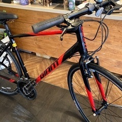 【GIANT CROSTAR前後タイヤ新品！】アルミフレーム　2×8速　700×28cクロスバイク　ブラック×レッド