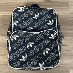 adidasミニリュック