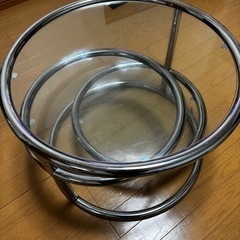 インテリア　3段ガラステーブル