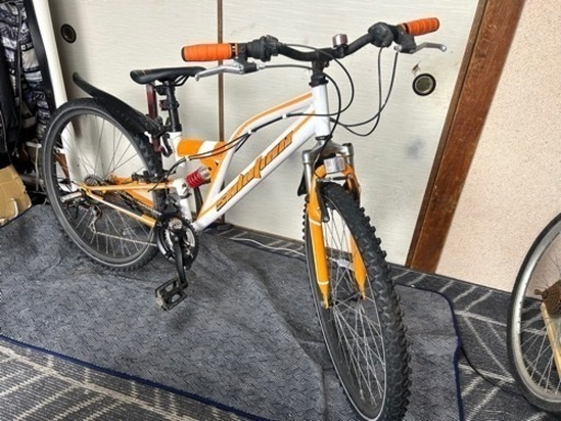 26インチ、マウンテンバイク、SHIMANO18段変速、Wサスペンション