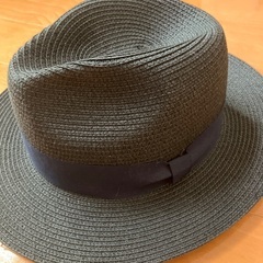 黒い帽子　