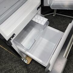 🙇‍♂️売約済み❌5985‼️配送設置は無料🙌‼️定価75,800円✨最新2022年製✨最高級モデルガラストップ&プラズマクラスター✨SHARP 152L 2ドア 冷蔵庫