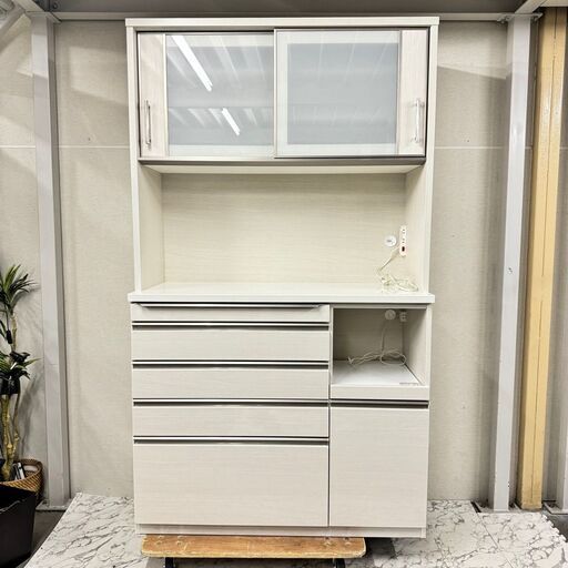 W 17286  三幸ジャパン 2枚ガラス扉キッチンボード　幅約120cm   ◆大阪市内・東大阪市他 5,000円以上ご購入で無料配達いたします！◆ ※京都・高槻・枚方方面◆神戸・西宮・尼崎方面◆生駒方面、大阪南部方面　それぞれ条件付き無料配送あり！