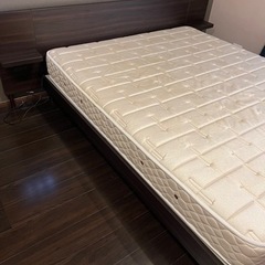 【相談中】日本ベッド　クイーンベッドフレーム&マットレス