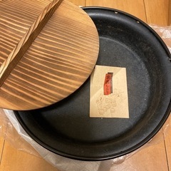 鉄鍋　すき焼き鍋　持ち手付き　木の蓋付き　中古品