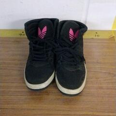 0424-020 22.5㌢　adidas　スニーカー