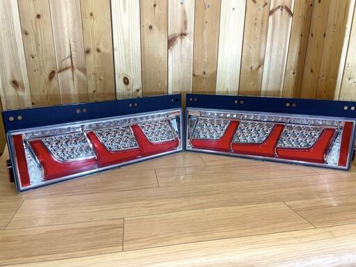 小糸KOITO 3連 純正テールランプ 新車外し① 新車外し KOITO LED 3連