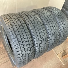 掘り出し物! スタッドレス215/70R15LT 4本／107/...