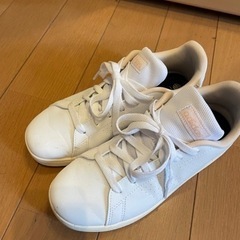 adidas スニーカー　23.5