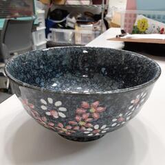 桜花の藍色の丼鉢
