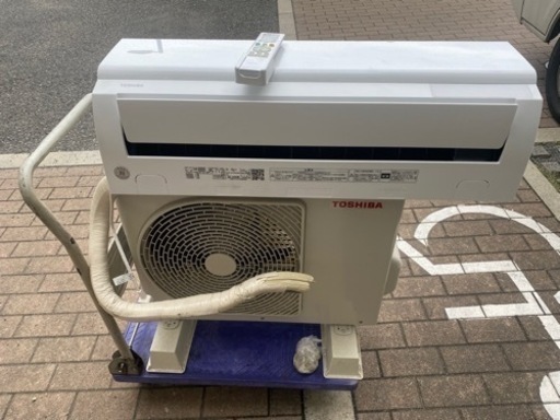 TOSHIBA エアコン2022年製！　RAS-J221M