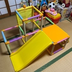 屋内遊具　滑り台とジャングルジム