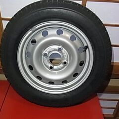 旧い ルノー 用 スチールホイール 13インチ 13x4.50 タイヤ付き Twingo1 未使用スペア 1 【純正部品】 1998年頃 Super5 Express 使用可 旧い ルノー 用 スチールホイール 13インチ 13x4.50 タイヤ付き