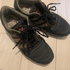 adidas スニーカー