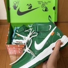 Off-White × Nike Air Force 1 Mid...