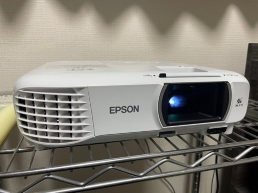 EPSONホームプロジェクター エプソン、美しいデザインの小型ホーム