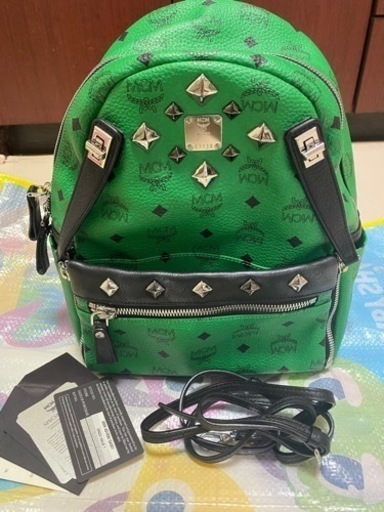 【MCM】美品 中古 MMK 4SVE80 スタッズ バックパック リュック ポシェット ショルダーバッグ 総ロゴ柄 ギャランティカード グリーン