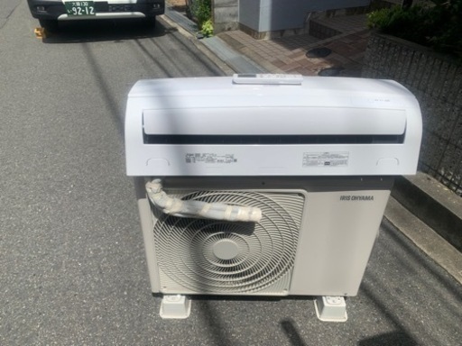 アイリスオーヤマルームエアコン100v　2021年製IRR-2821C