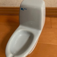 灰皿　トイレの形しています