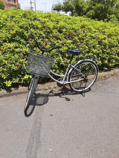 リサイクルショップどりーむ天保山店　No1142　自転車　シルバー　ライト付　カゴ付き　２６インチ