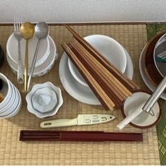 【写真3枚】食器　キッチンツール　お皿　コップ　保存容器　お箸　