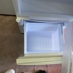 北九州市内配送可能　保証付き シャープ SHARP SJ-D14C-W [小型 冷蔵庫 137Ｌ つけかえどっちもドア ホワイト]