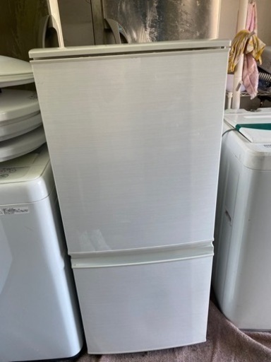 北九州市内配送可能　保証付き シャープ SHARP SJ-D14C-W [小型 冷蔵庫 137Ｌ つけかえどっちもドア ホワイト]
