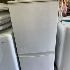 北九州市内配送可能　保証付き シャープ SHARP SJ-D14C-W [小型 冷蔵庫 137Ｌ つけかえどっちもドア ホワイト]
